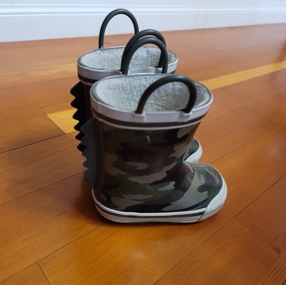 Joe Fresh Toddler Boy Camo Rainboots size 6 - Picture 3 of 4